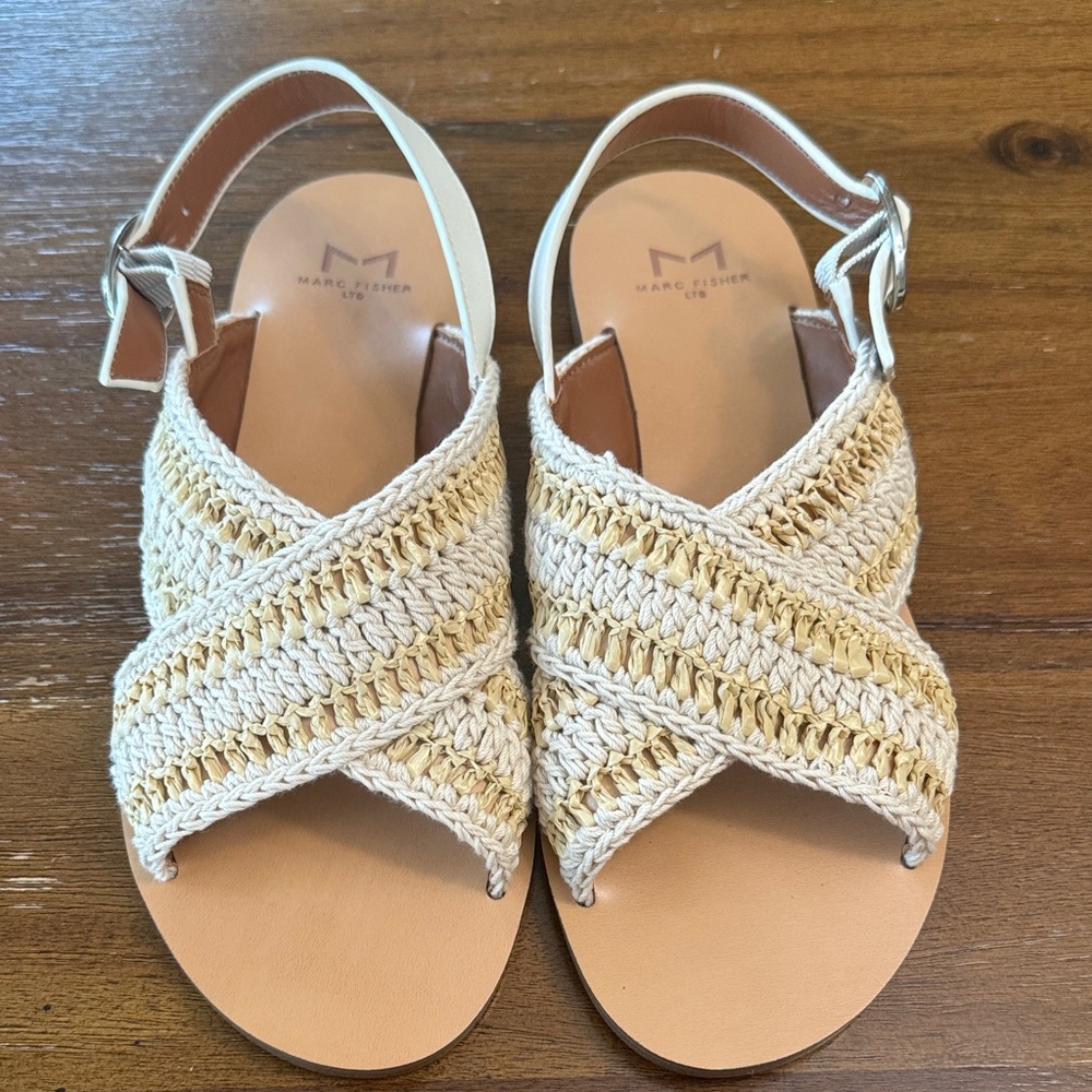 Marc Fisher womens LonnieFlat‎ Sandal Size 6